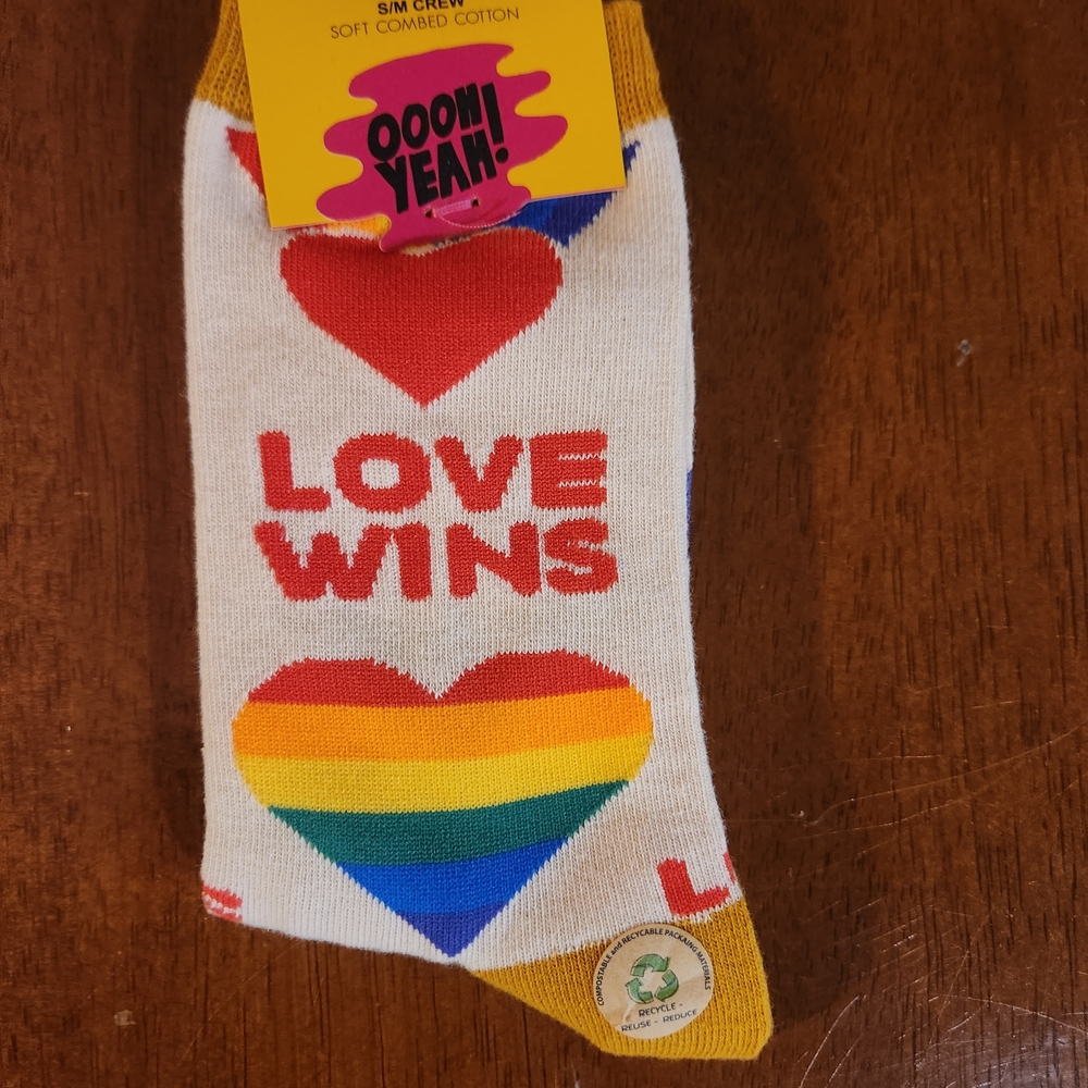LGBTQ Love Wins Men's Socks - White with Rainbow Hearts